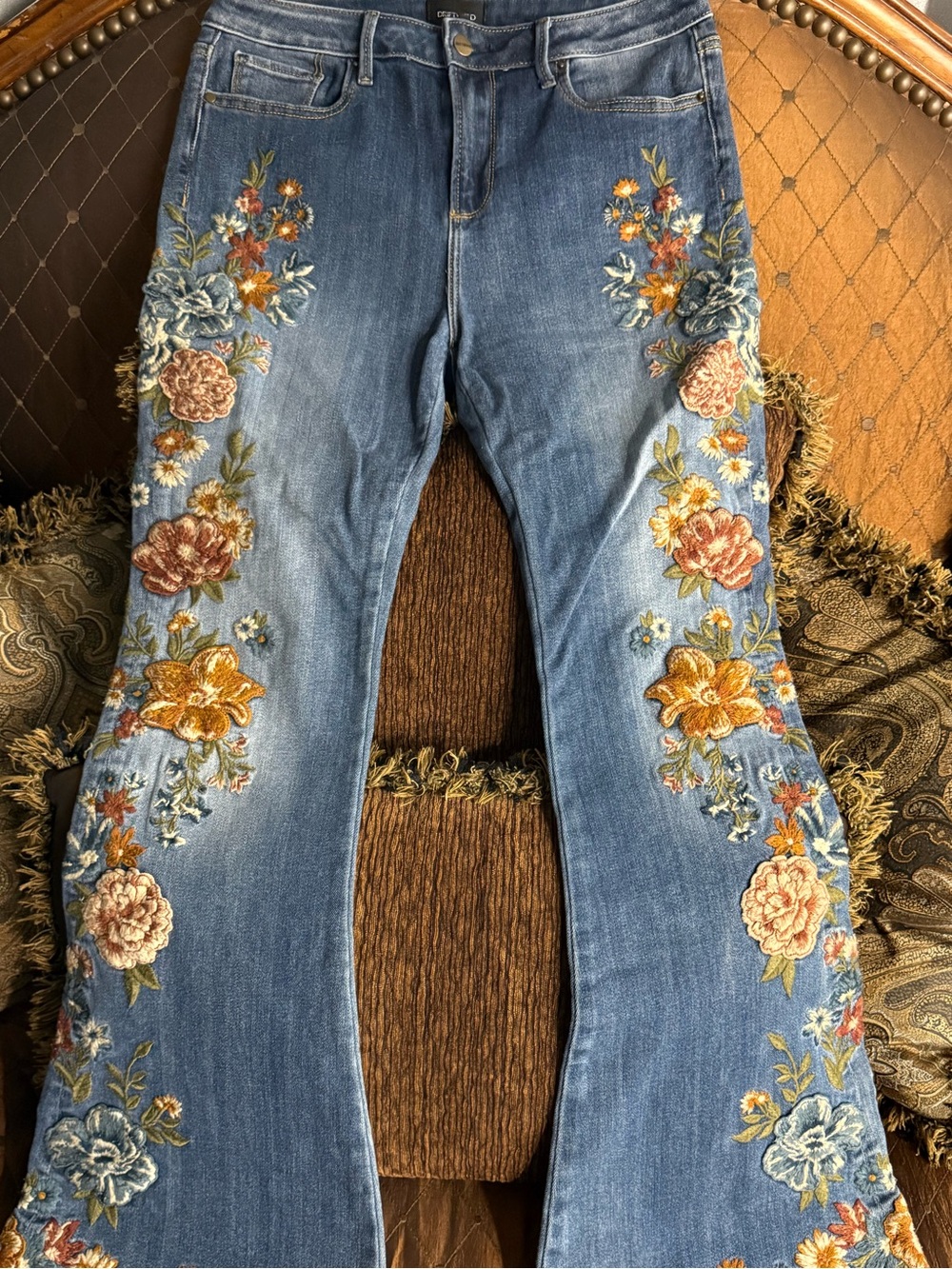 DRIFTWOOD - Farrah 28/34
Embroidered Floral Blue Women’s Jeans - Picture 2 of 5